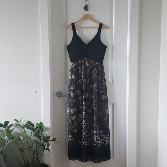 Dresses & Skirts - Maxi Dress